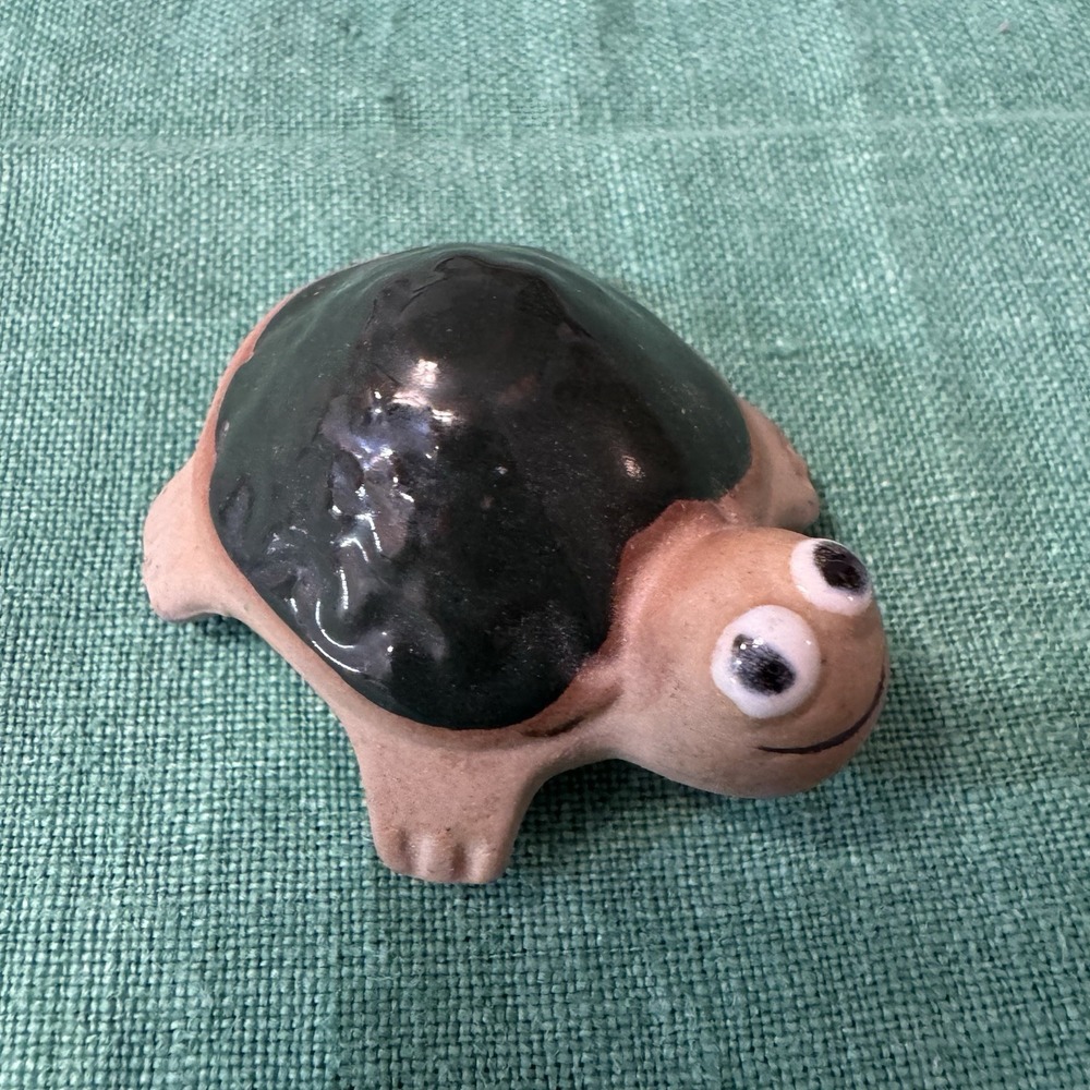 Vintage Miniature Ceramic Turtle Tortoise Smiling  Big Eyes Glazed‎ Shell 2"
